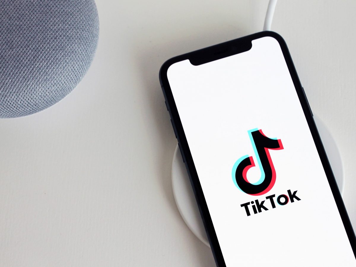 Oracle considers TikTok acquisition in the US