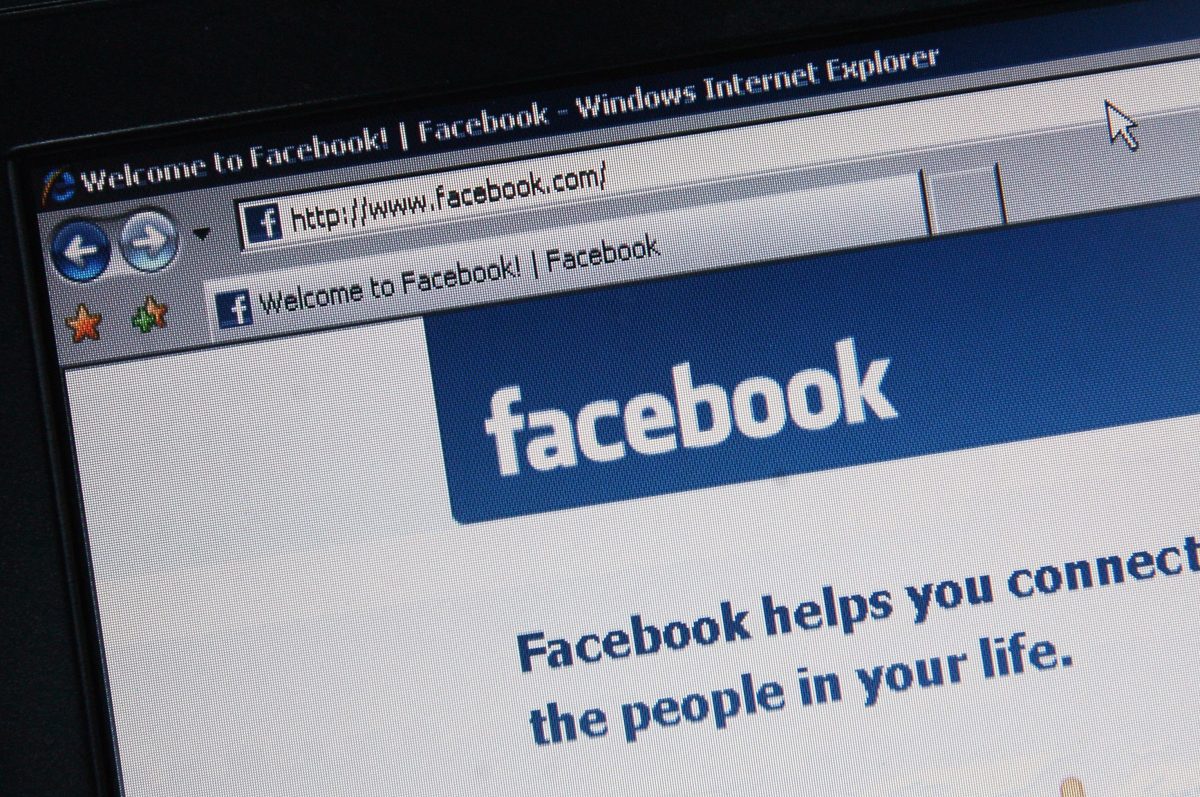 Facebook colour scam spreads through network