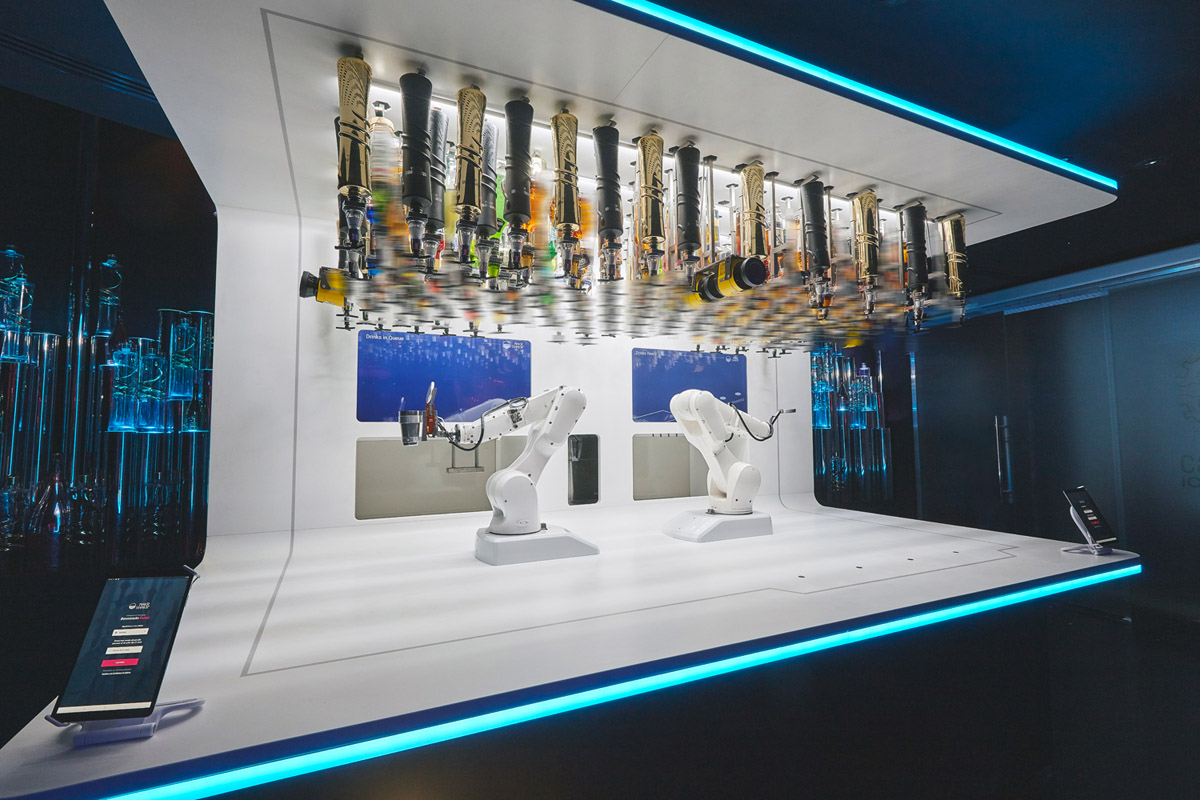 Robot bar arrives in Dubai