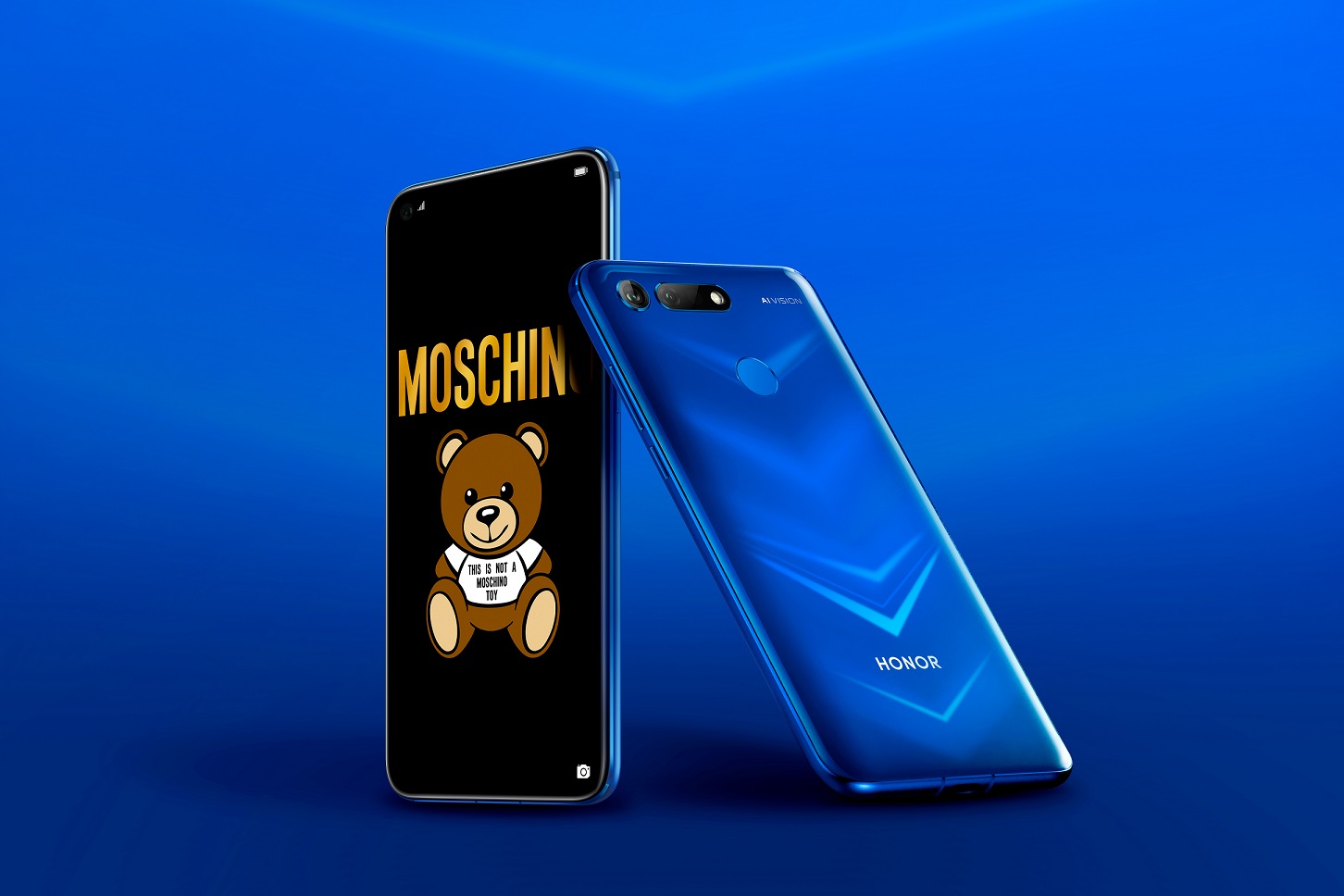 VIDEO: Moschino and Honor join forces for runway-ready View20 smartphone