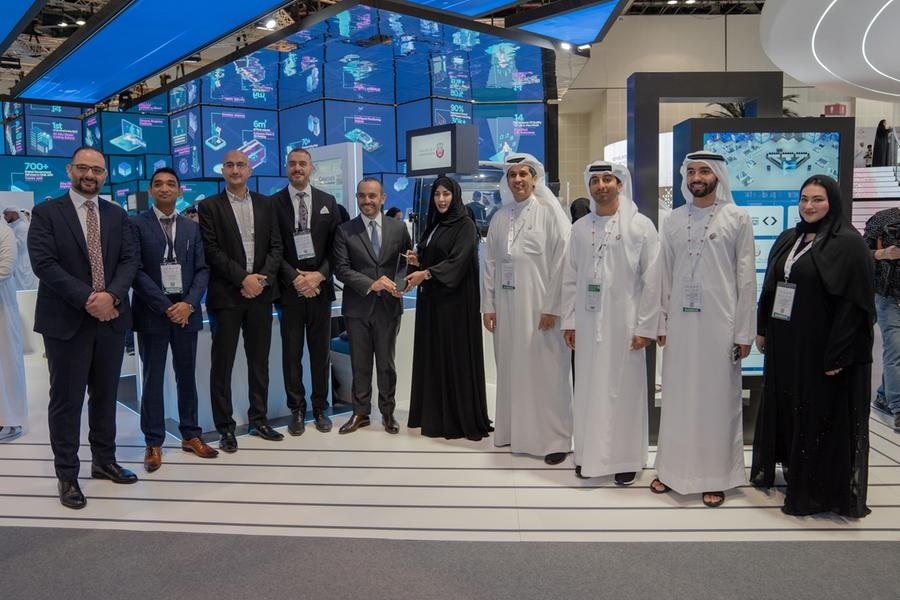 Abu Dhabi Statistics Centre receives Government Excellence award at Gitex 2022