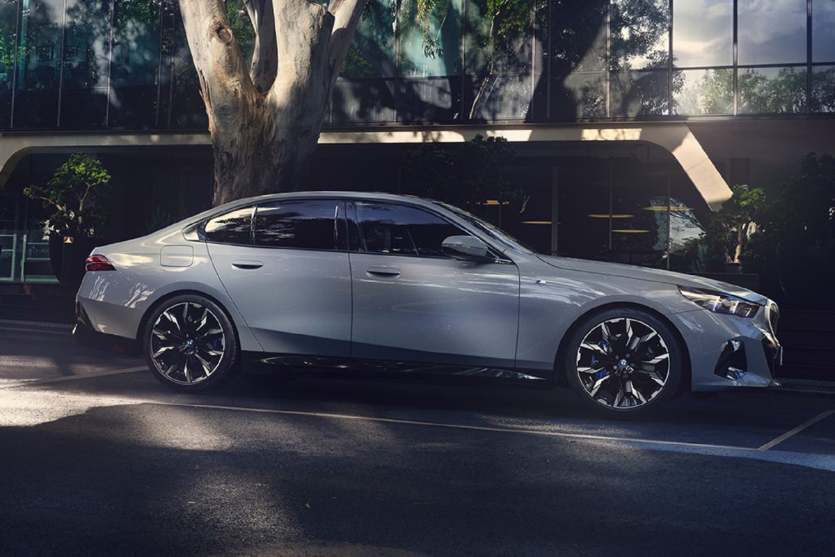 BMW i5: Revolutionizing Luxury Electric Cars with a 2023 De